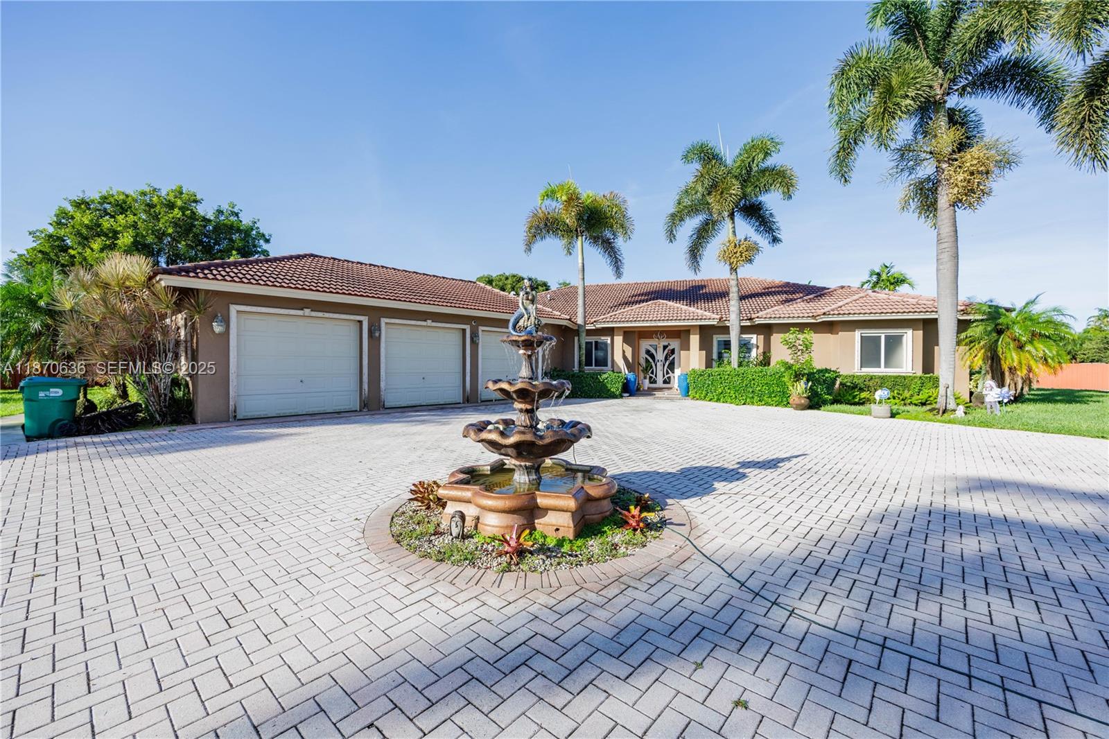 A11870636 Property Photo 2