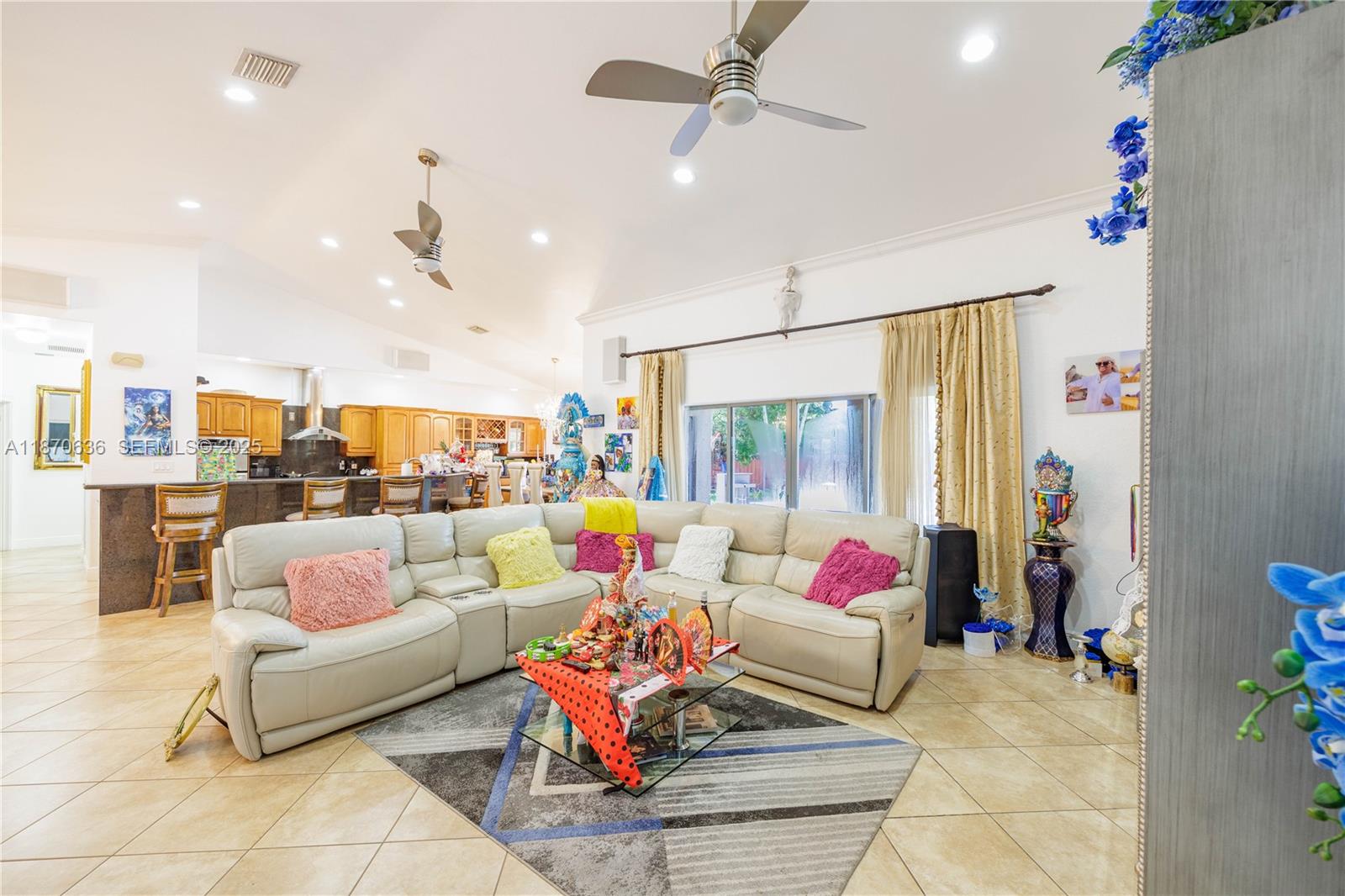 A11870636 Property Photo 11