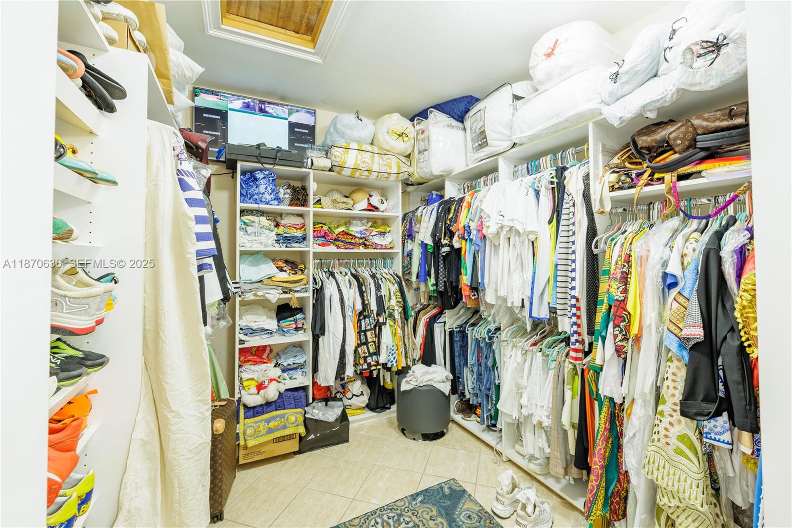 A11870636 Property Photo 32