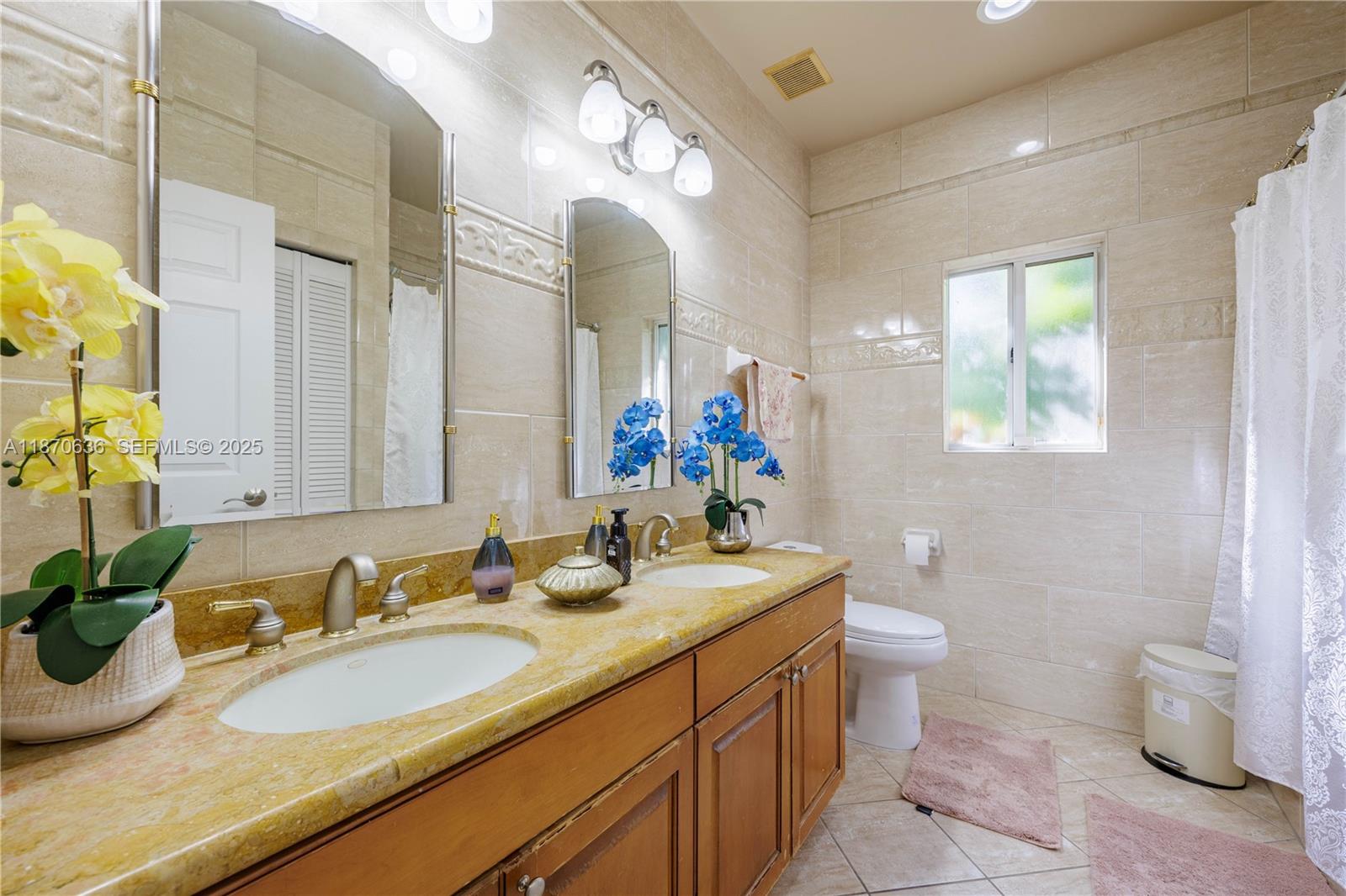 A11870636 Property Photo 42