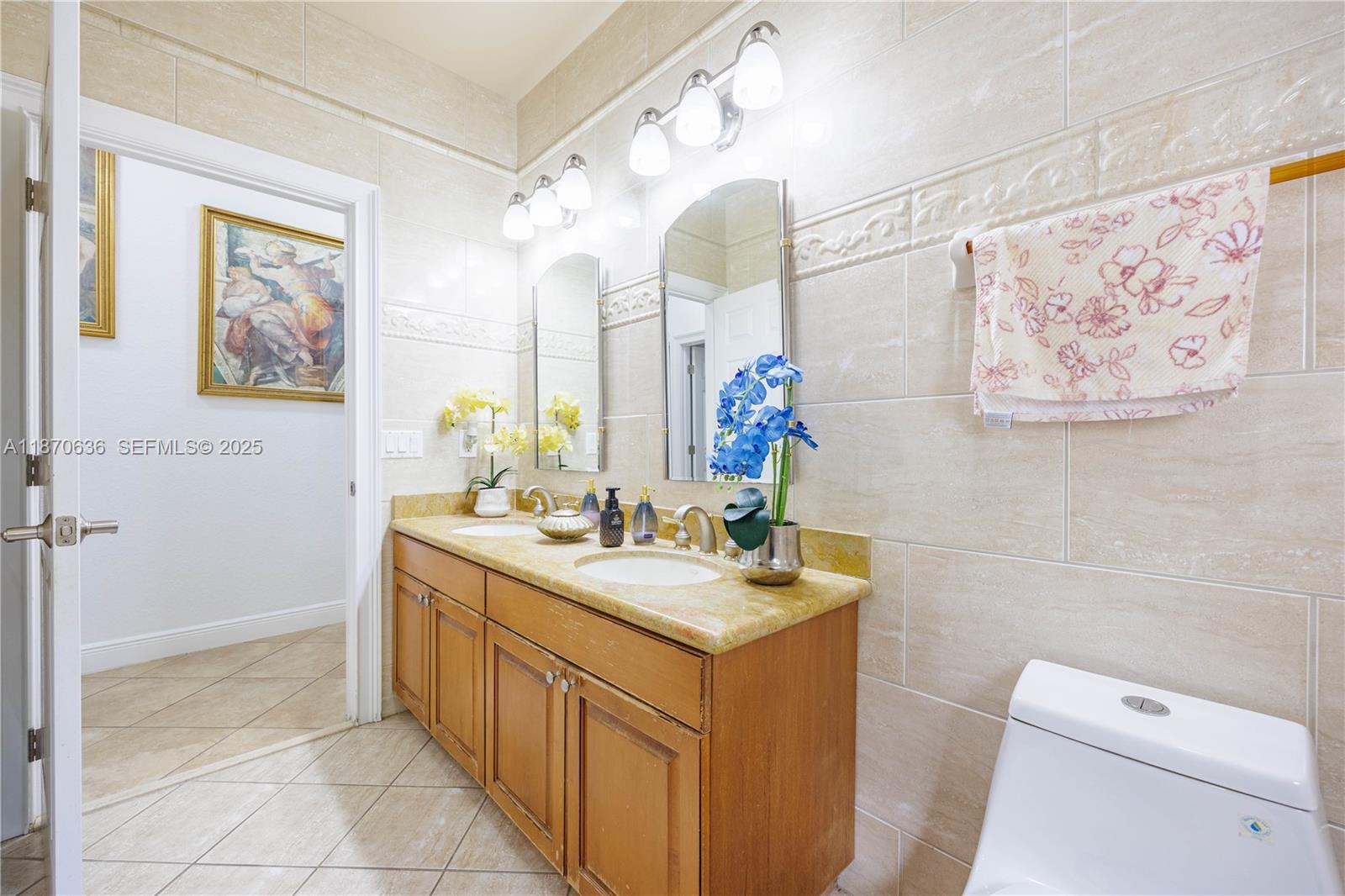 A11870636 Property Photo 44
