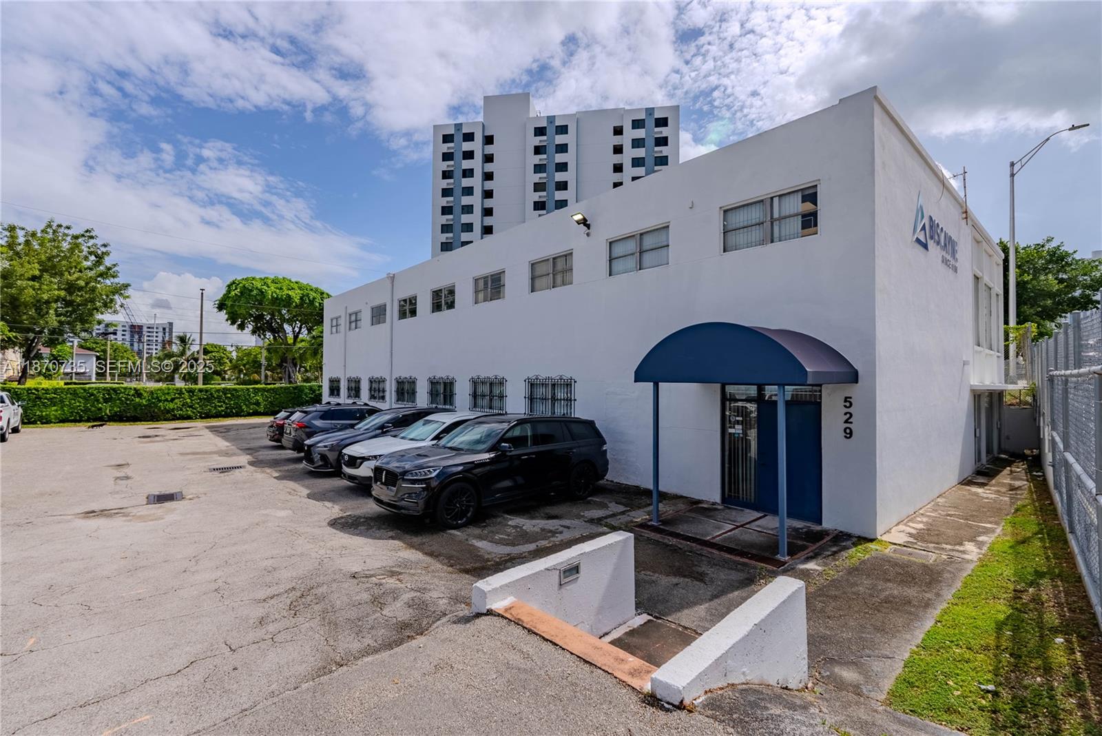 529 W Flagler Street Property Photo 4