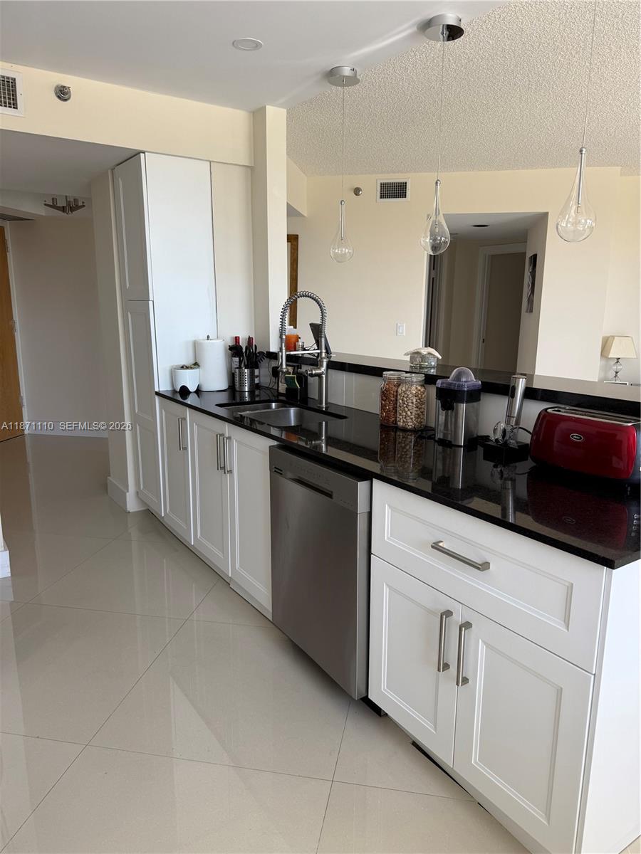 20185 E Country Club Drive 510 Property Photo 1