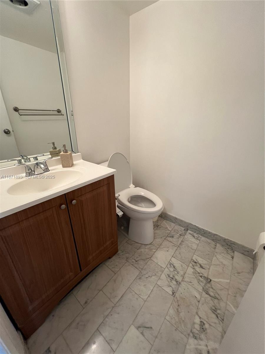 2301 S Ocean Drive 506 Property Photo 9