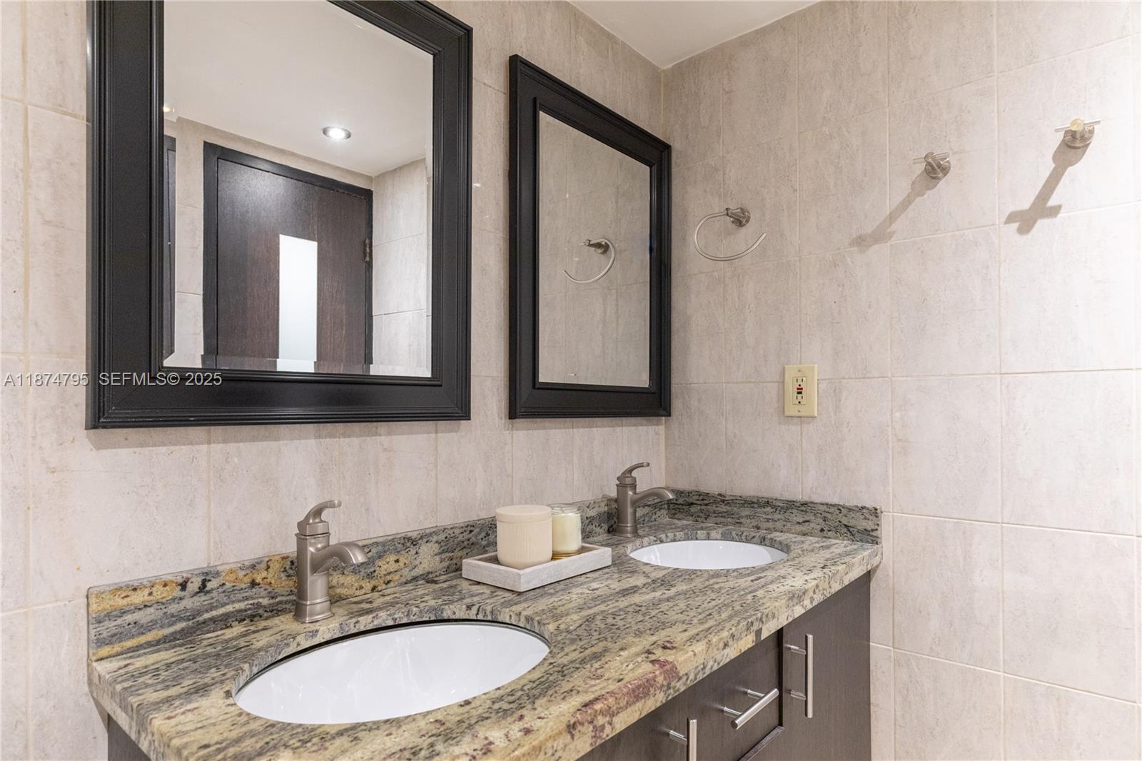 3180 S Ocean Drive 1517 Property Photo 24