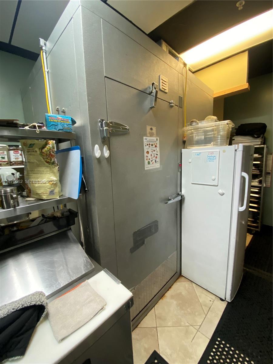 A11875062 Property Photo 38