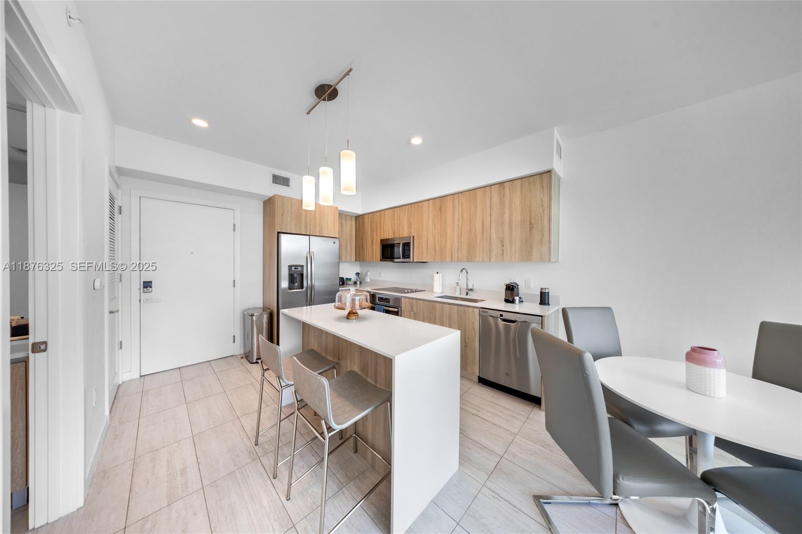 A11876325 Property Photo 2