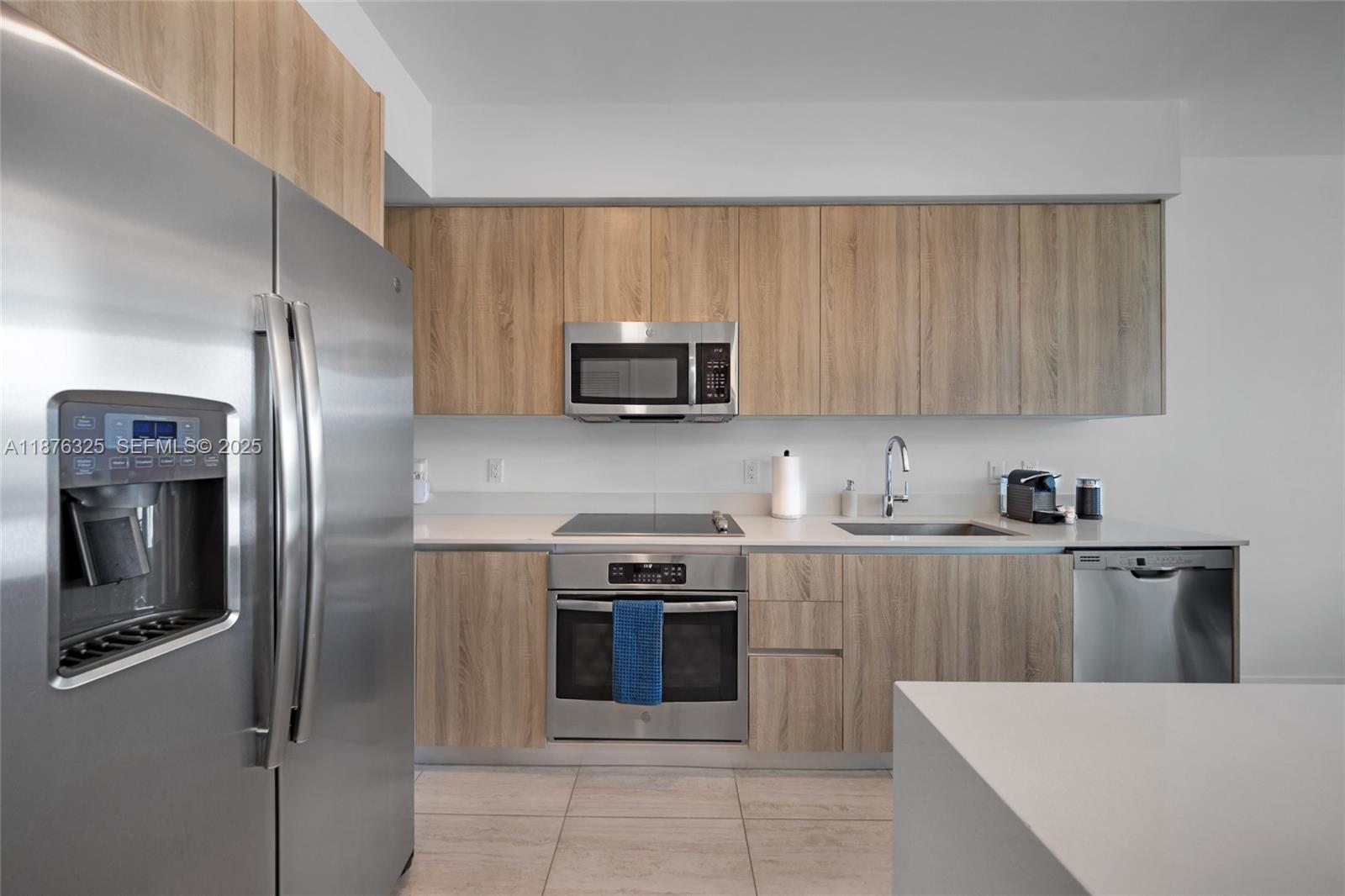 A11876325 Property Photo 3