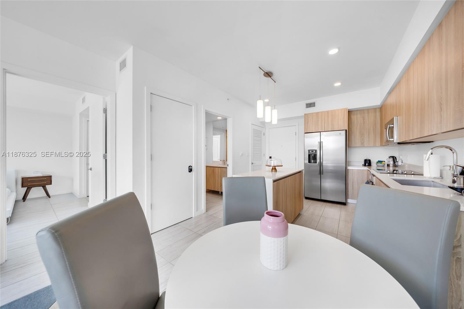 A11876325 Property Photo 4