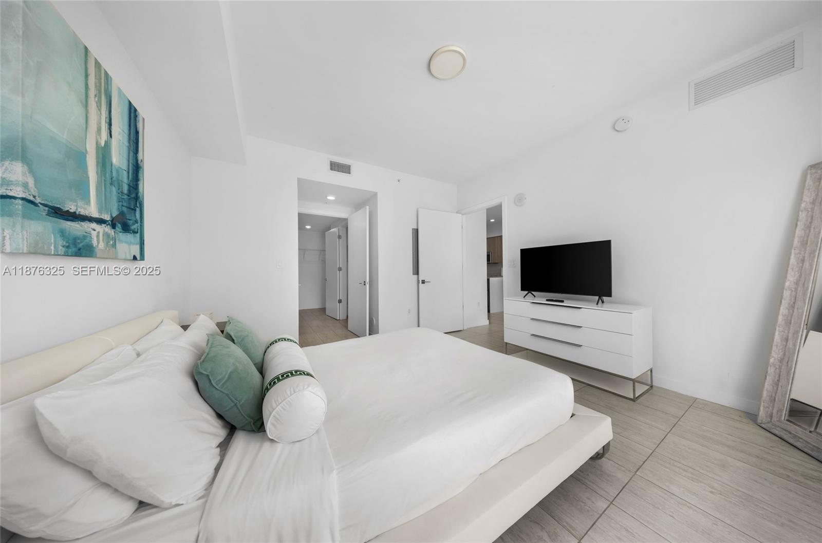 A11876325 Property Photo 12