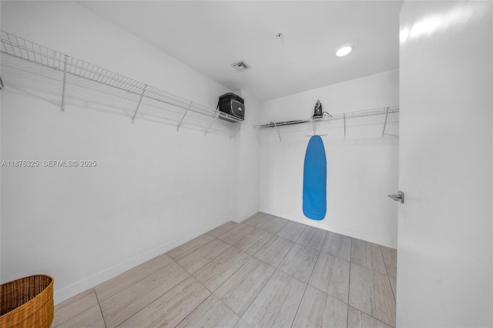 A11876325 Property Photo 13