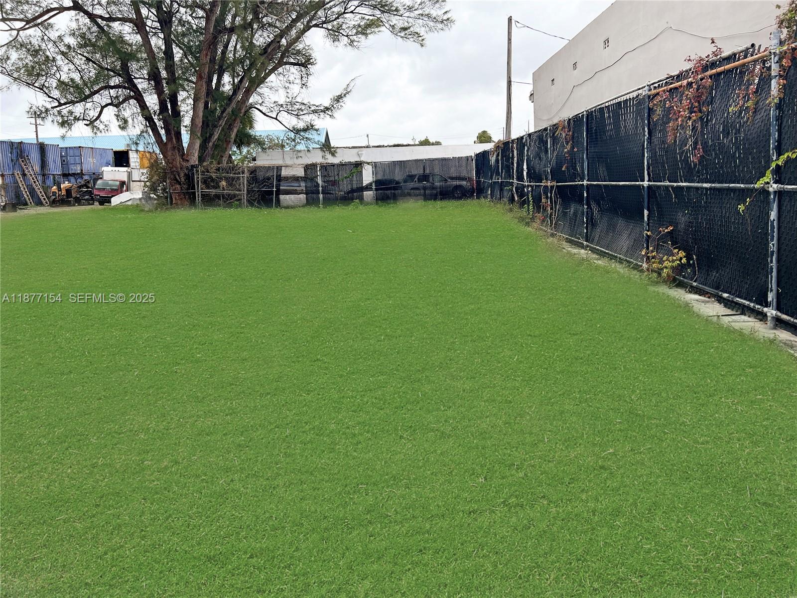 826 N Dixie Highway Property Photo 3