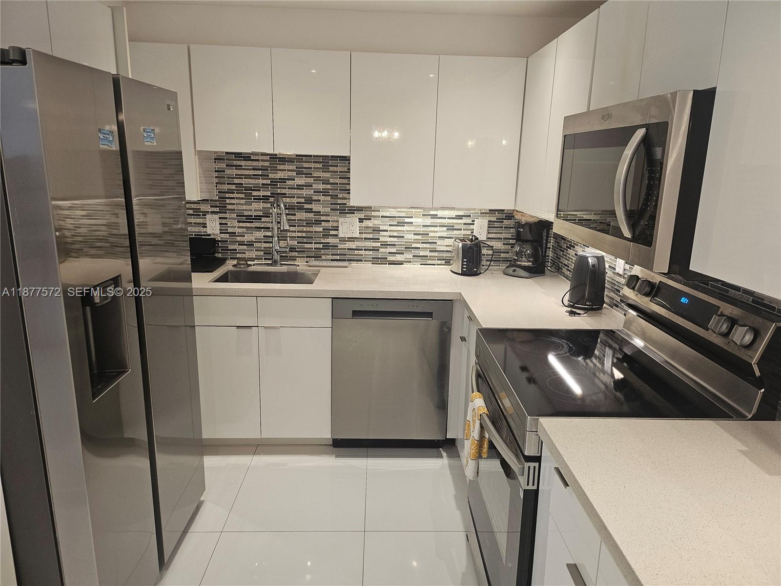 5161 Collins Avenue 707 Property Photo 8