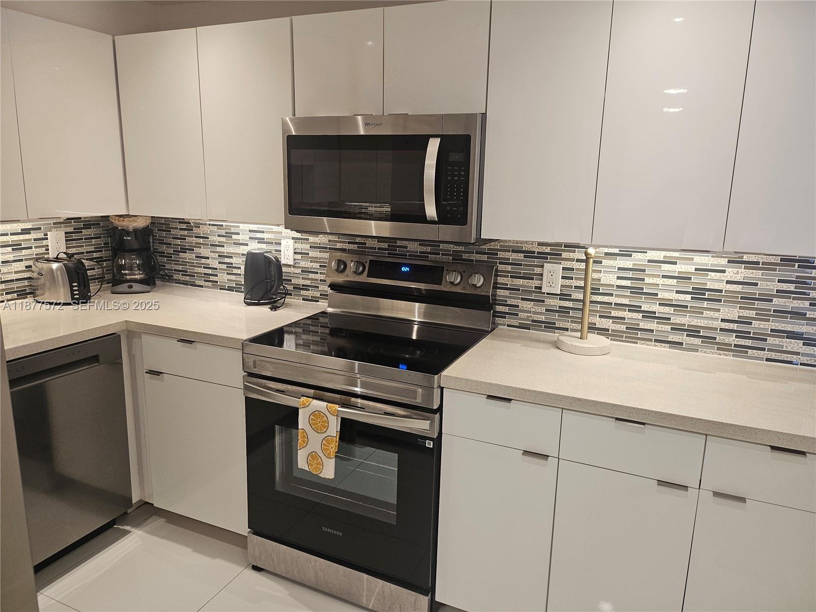 5161 Collins Avenue 707 Property Photo 9