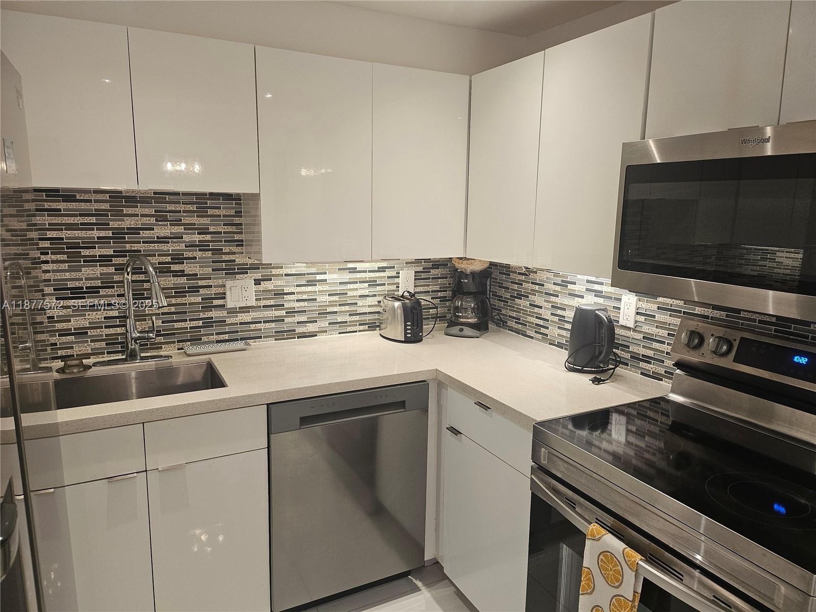 5161 Collins Avenue 707 Property Photo 10