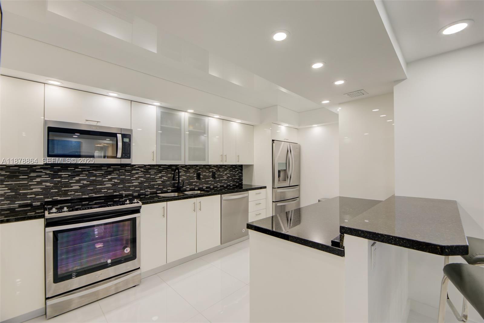 A11878864 Property Photo 10