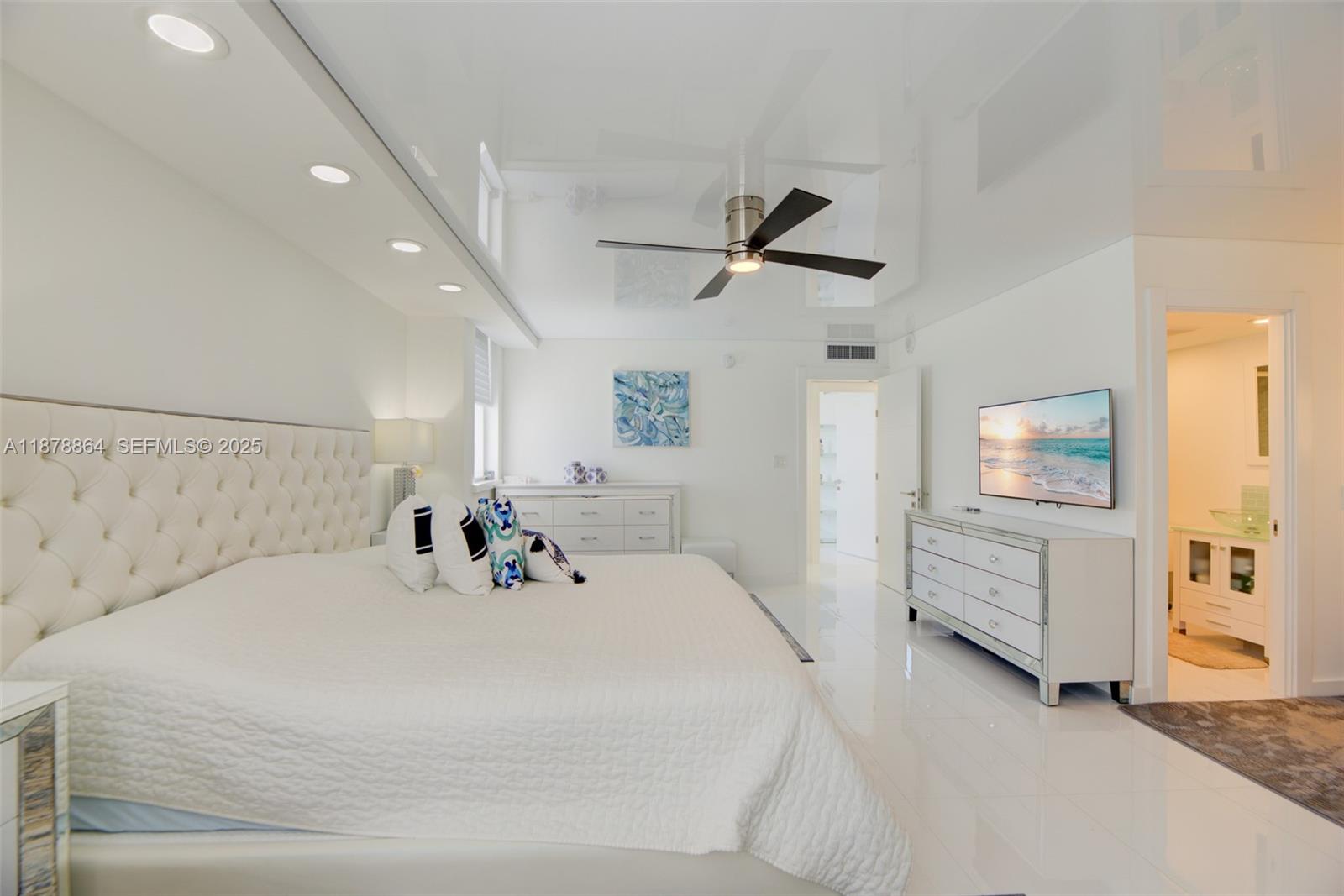 A11878864 Property Photo 16