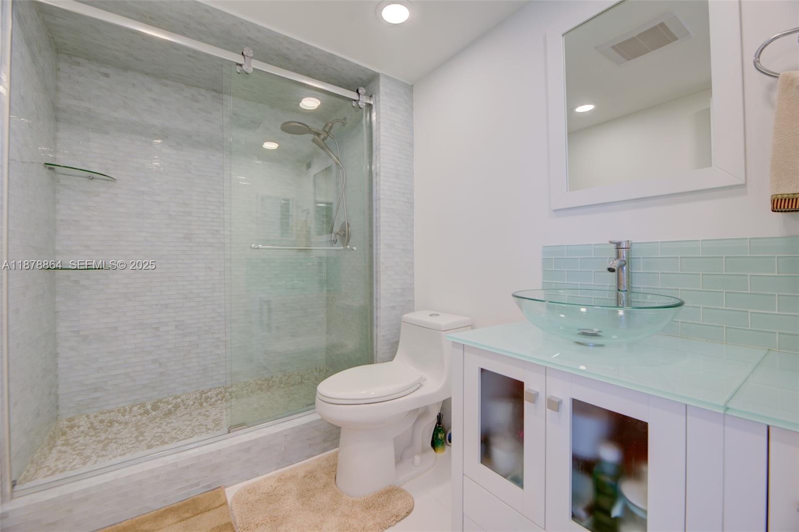 A11878864 Property Photo 18