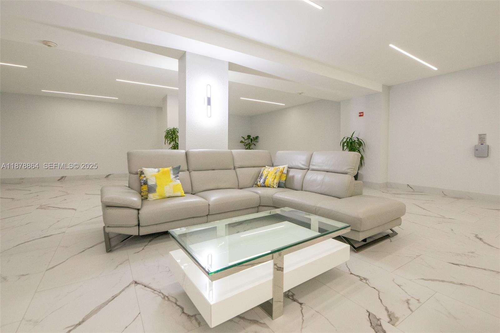A11878864 Property Photo 38
