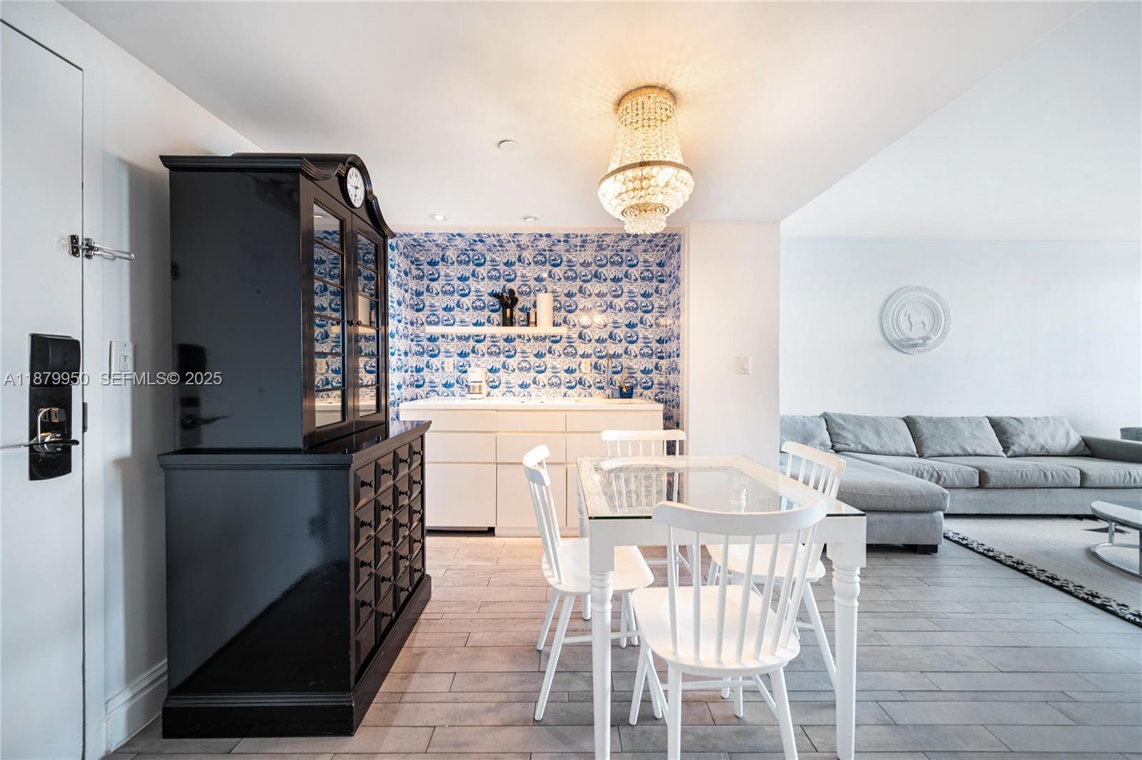 A11879950 Property Photo 3