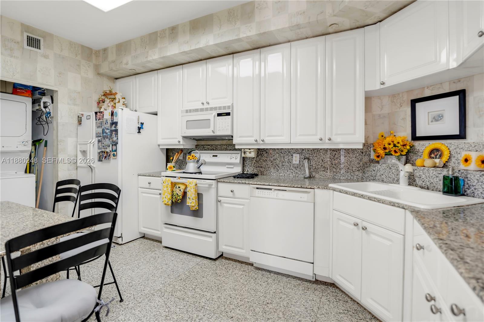 888 Brickell Key Drive 1807 Property Photo 13