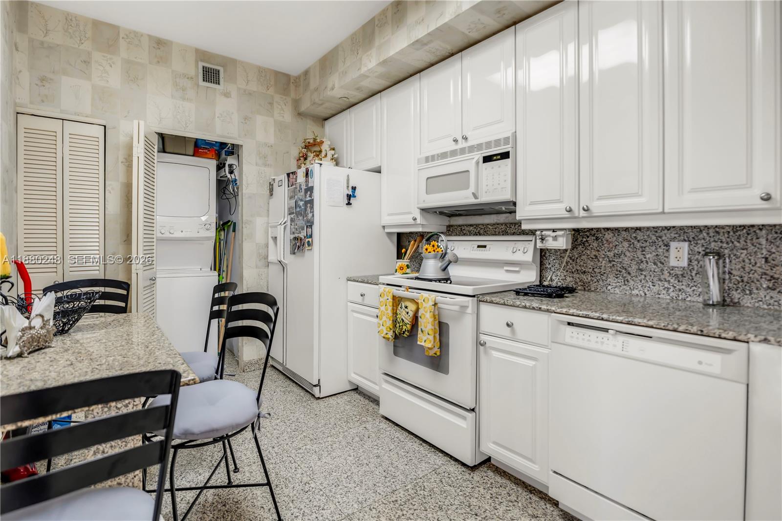 888 Brickell Key Drive 1807 Property Photo 14