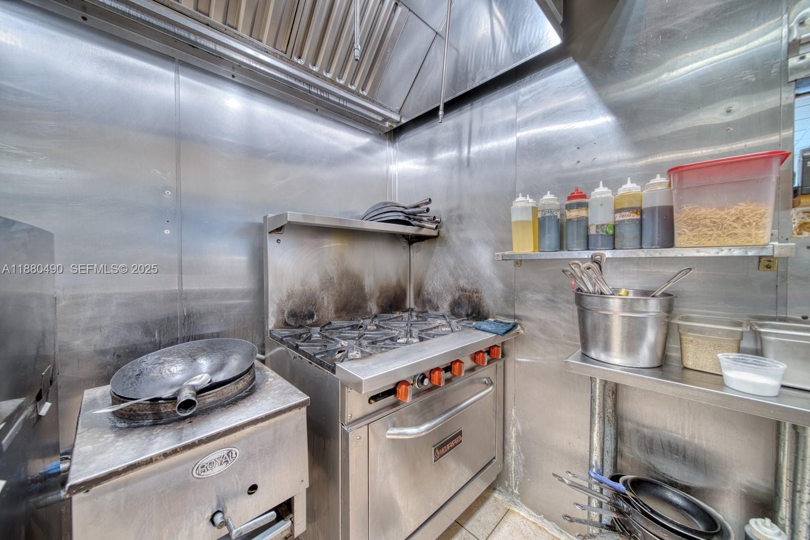A11880490 Property Photo 8