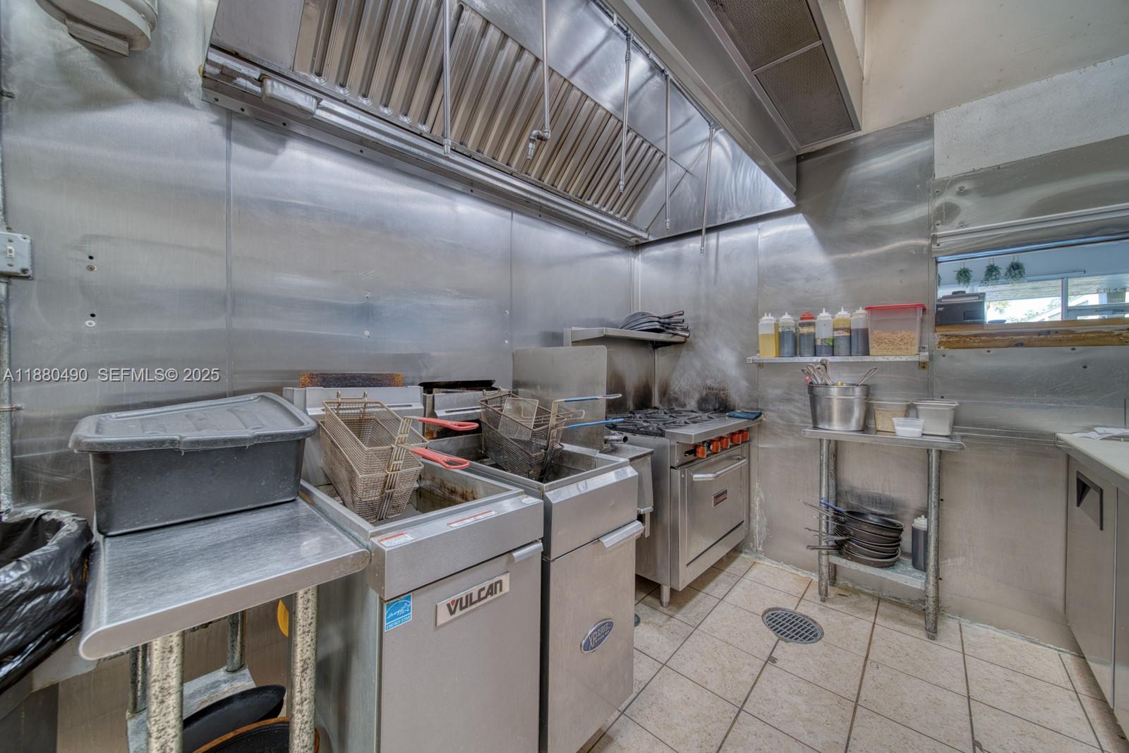 A11880490 Property Photo 9