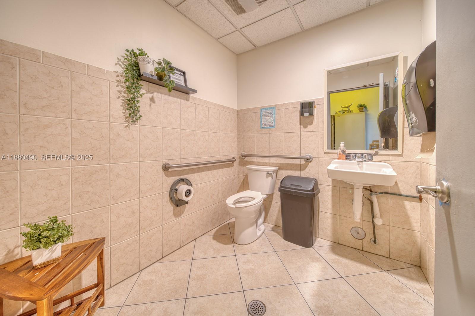 A11880490 Property Photo 15