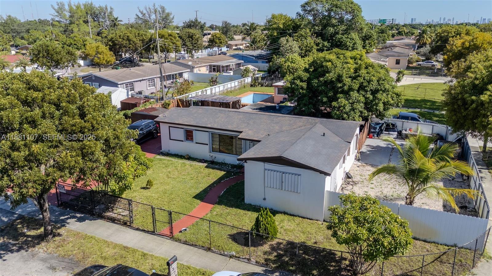 A11881107 Property Photo 2