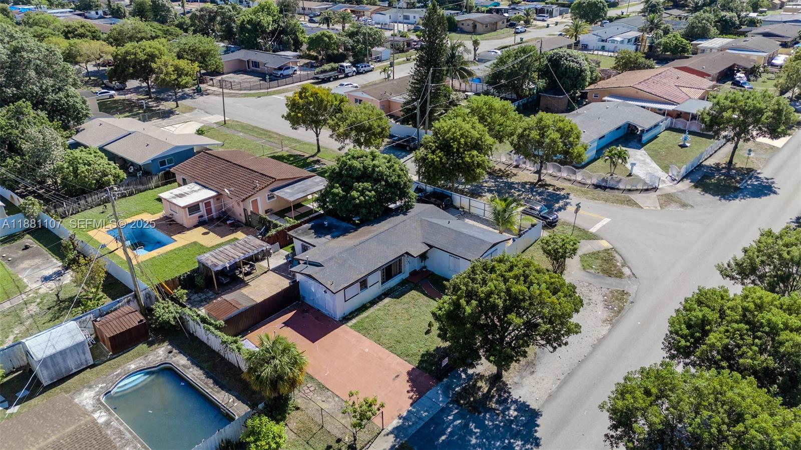A11881107 Property Photo 4