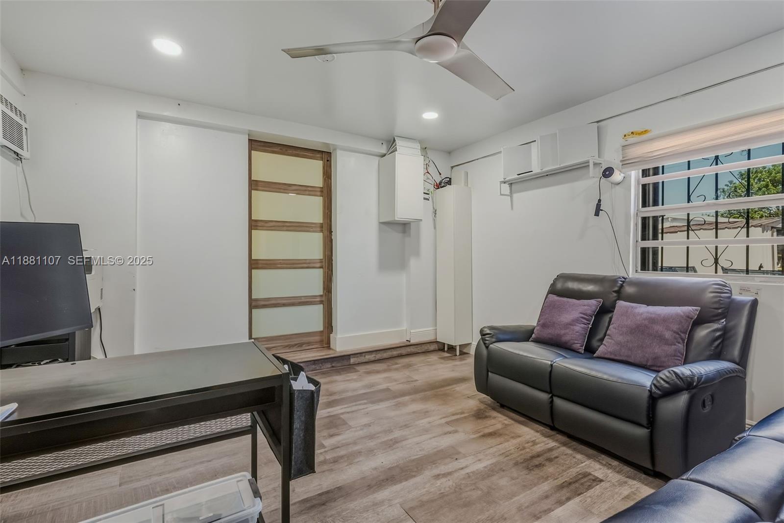A11881107 Property Photo 10