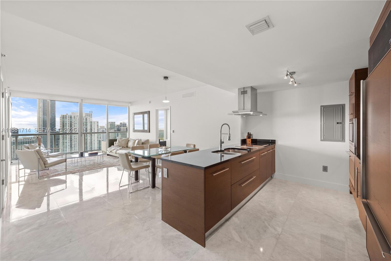495 Brickell Avenue 5003 Property Photo 3