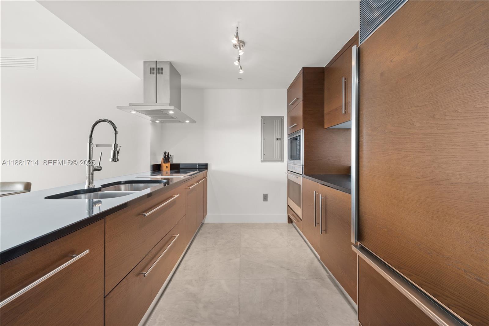 495 Brickell Avenue 5003 Property Photo 4