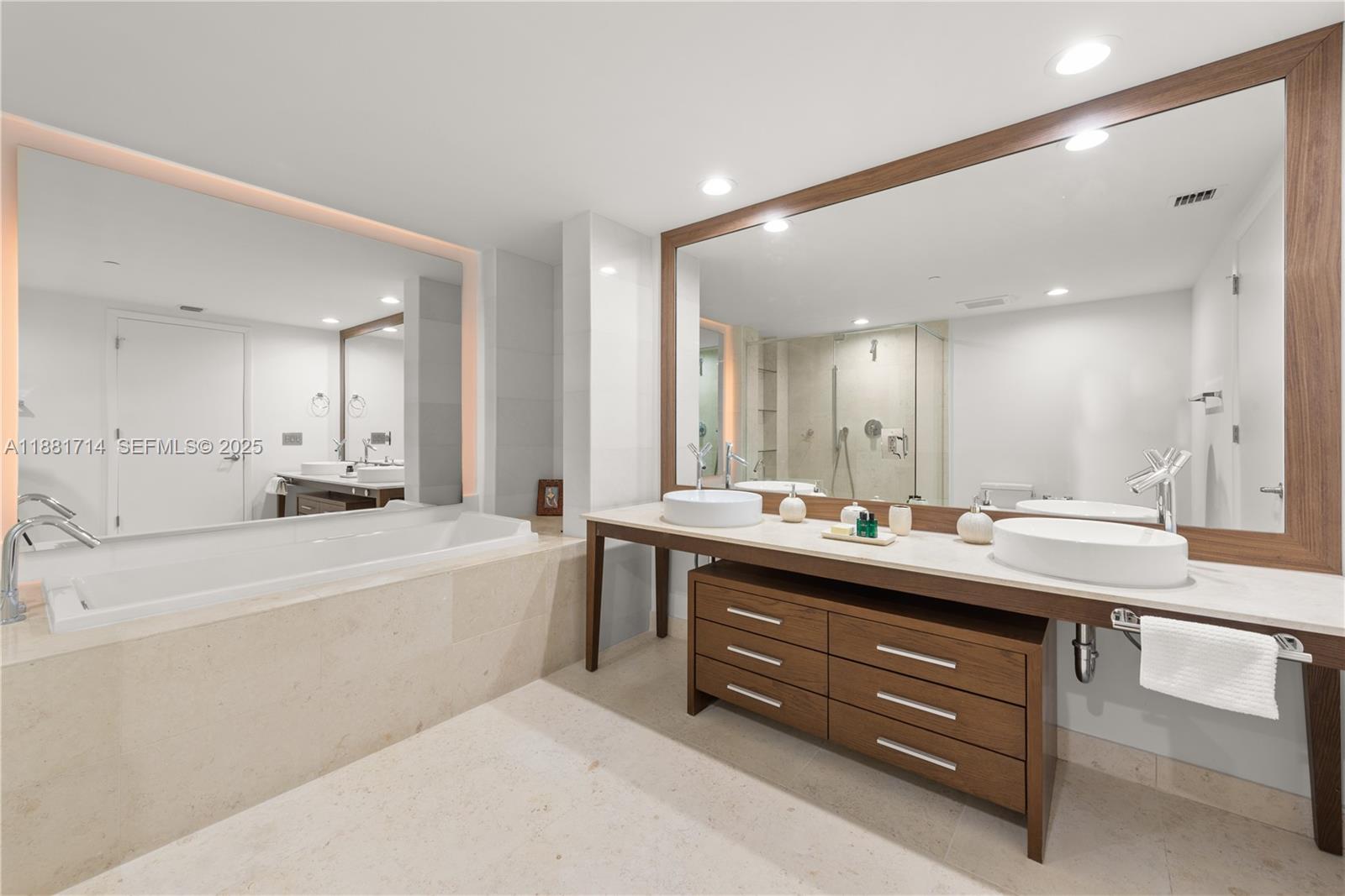 495 Brickell Avenue 5003 Property Photo 19