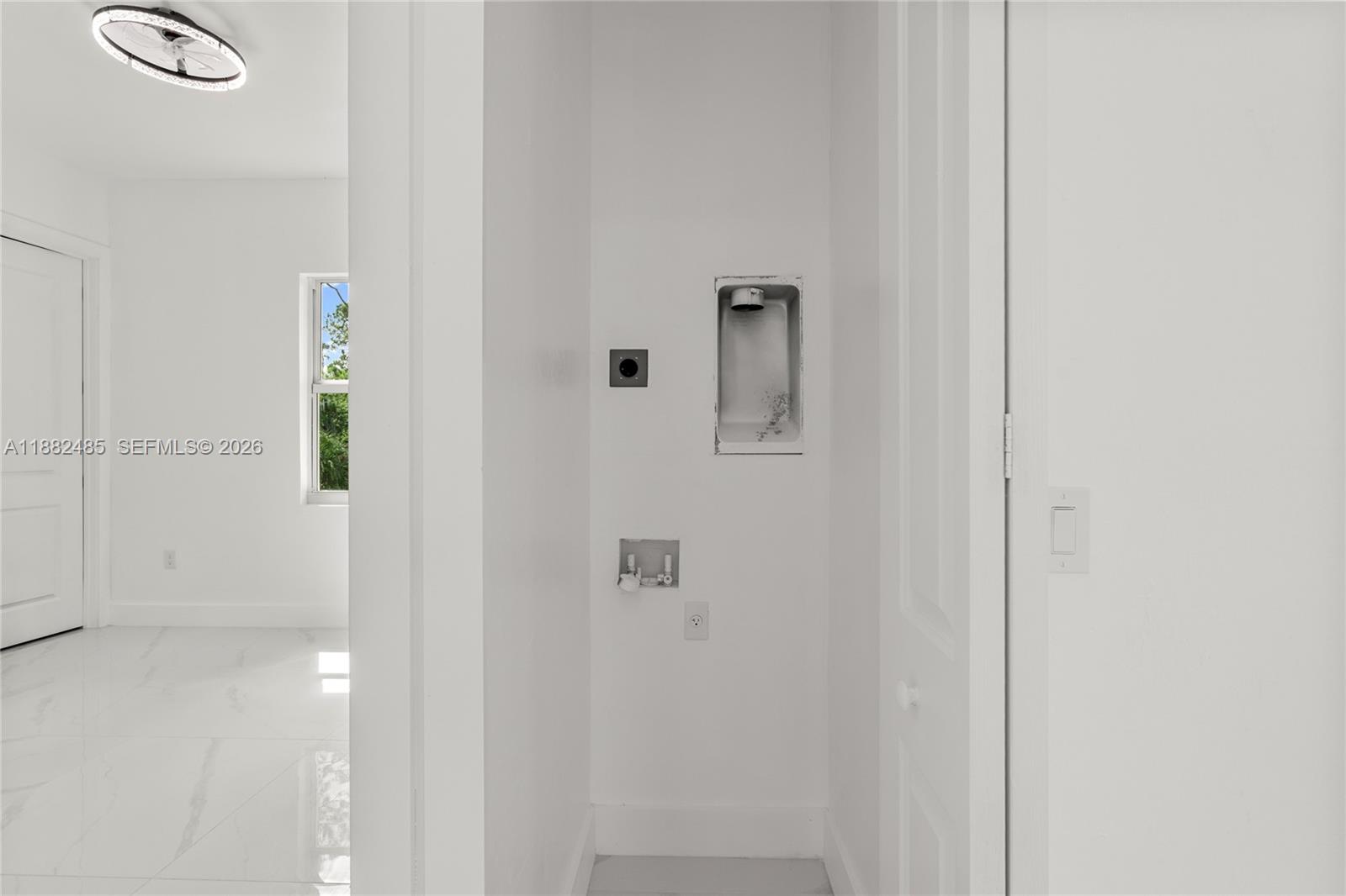 936 Anthony E Property Photo 5