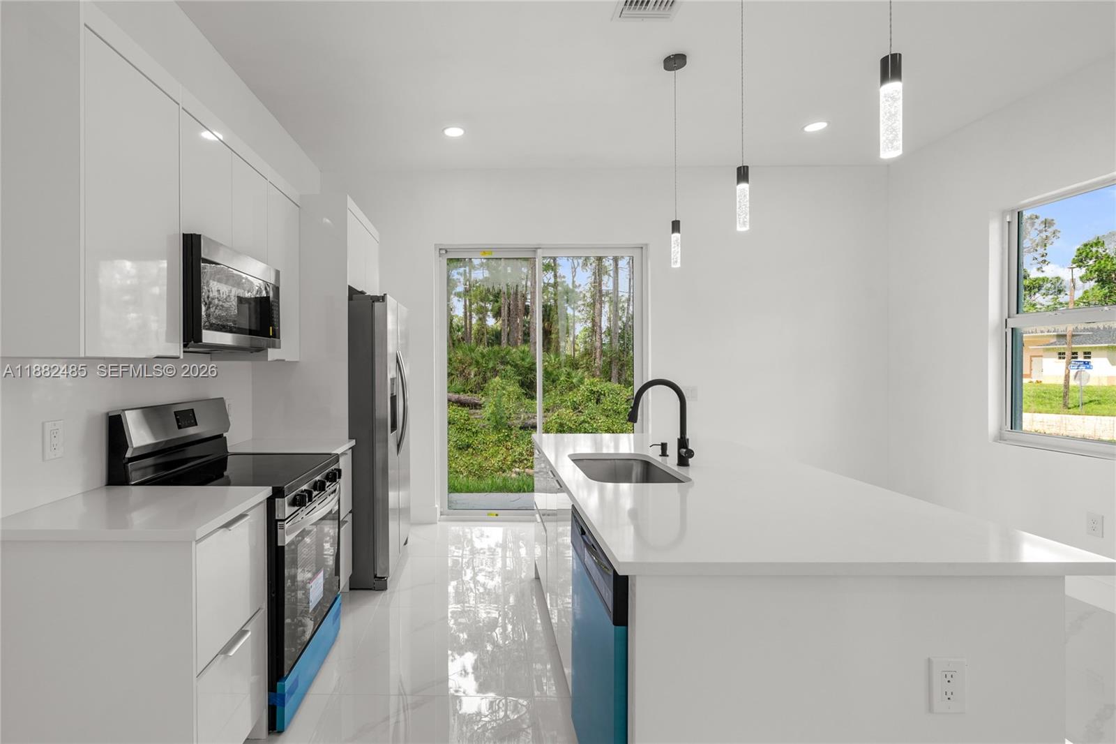 936 Anthony E Property Photo 6