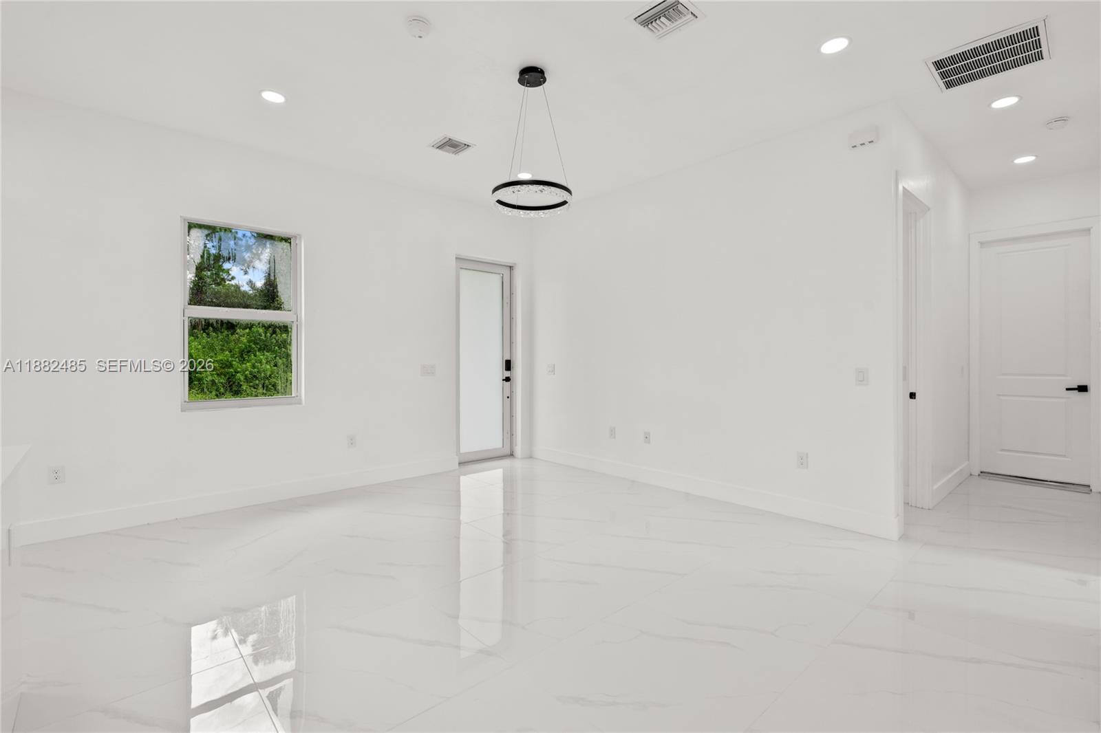 936 Anthony E Property Photo 9