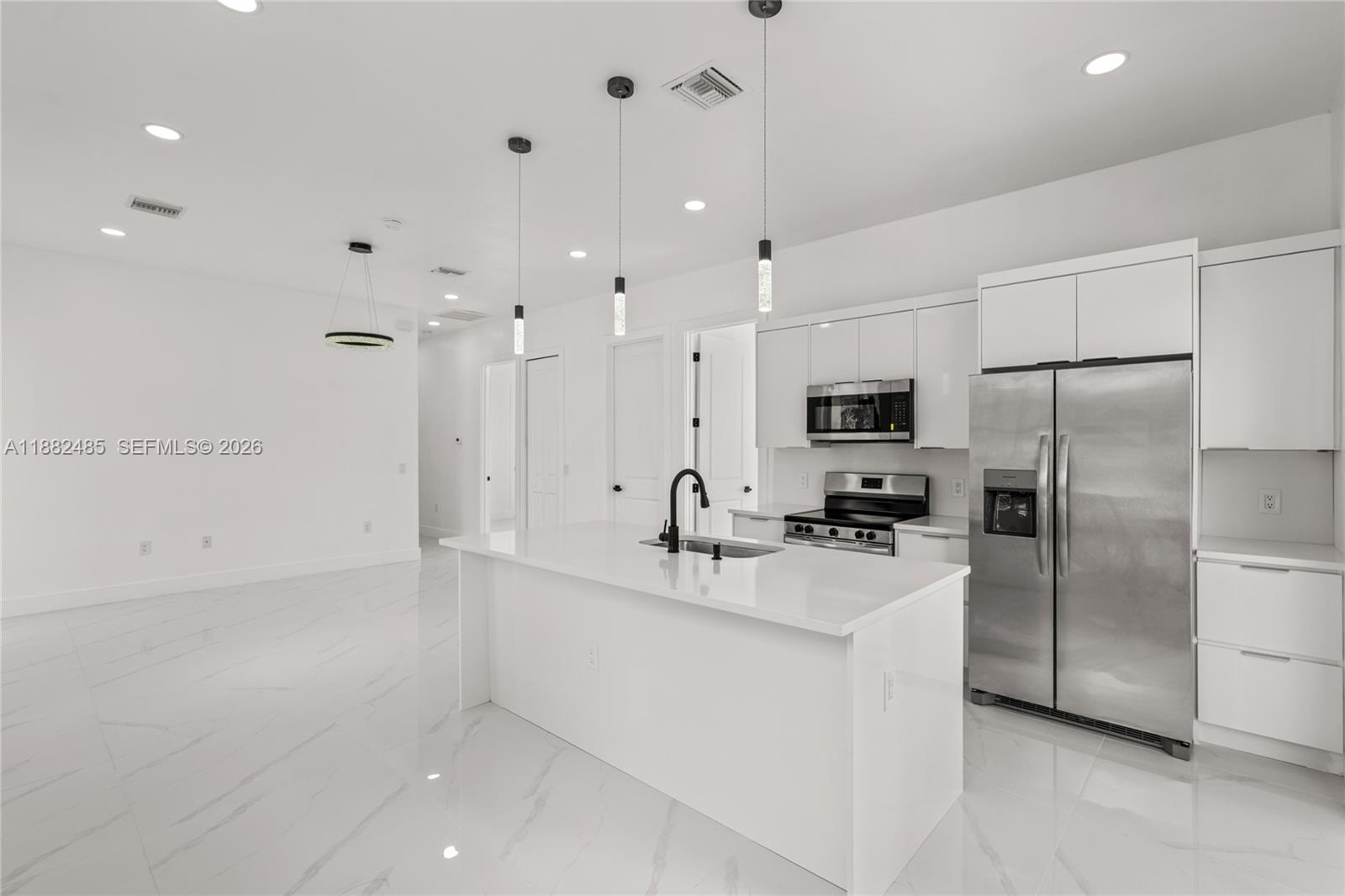 936 Anthony E Property Photo 17