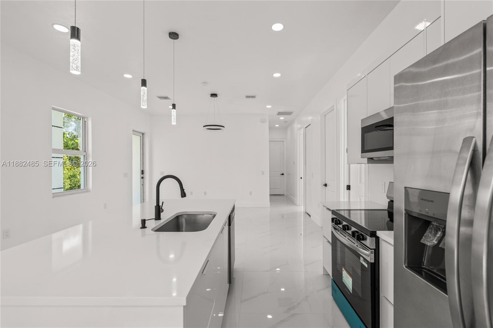 936 Anthony E Property Photo 18
