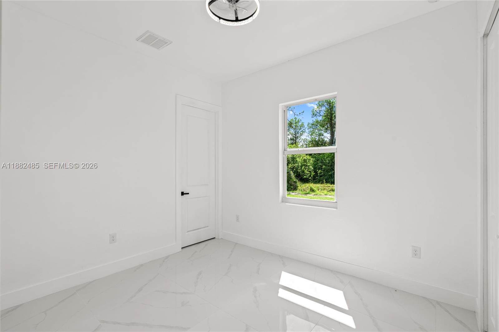 936 Anthony E Property Photo 19