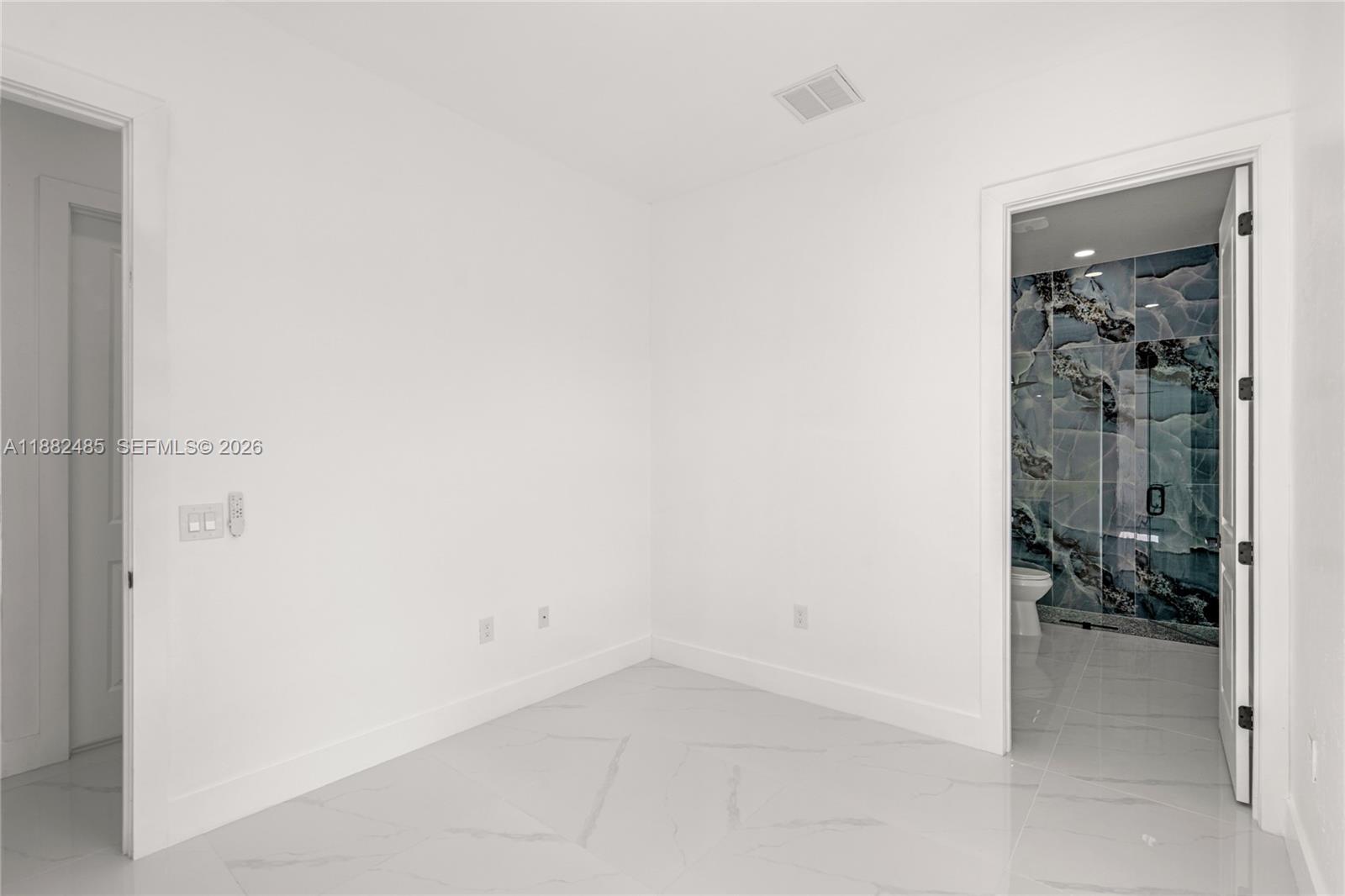 936 Anthony E Property Photo 20