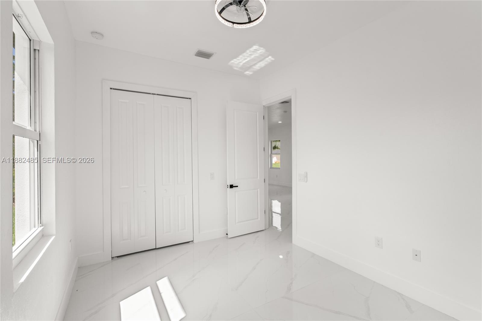 936 Anthony E Property Photo 24