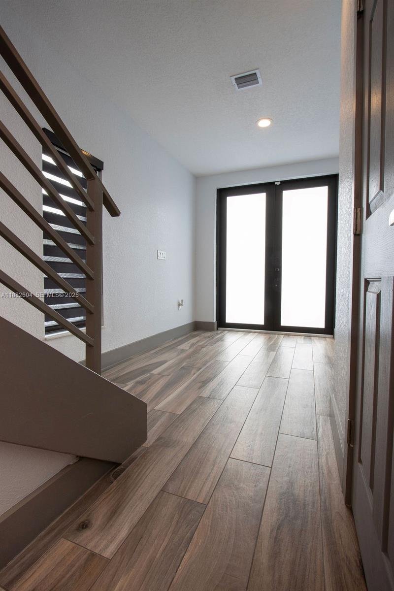 2061 Washington Avenue 4 Property Photo 2