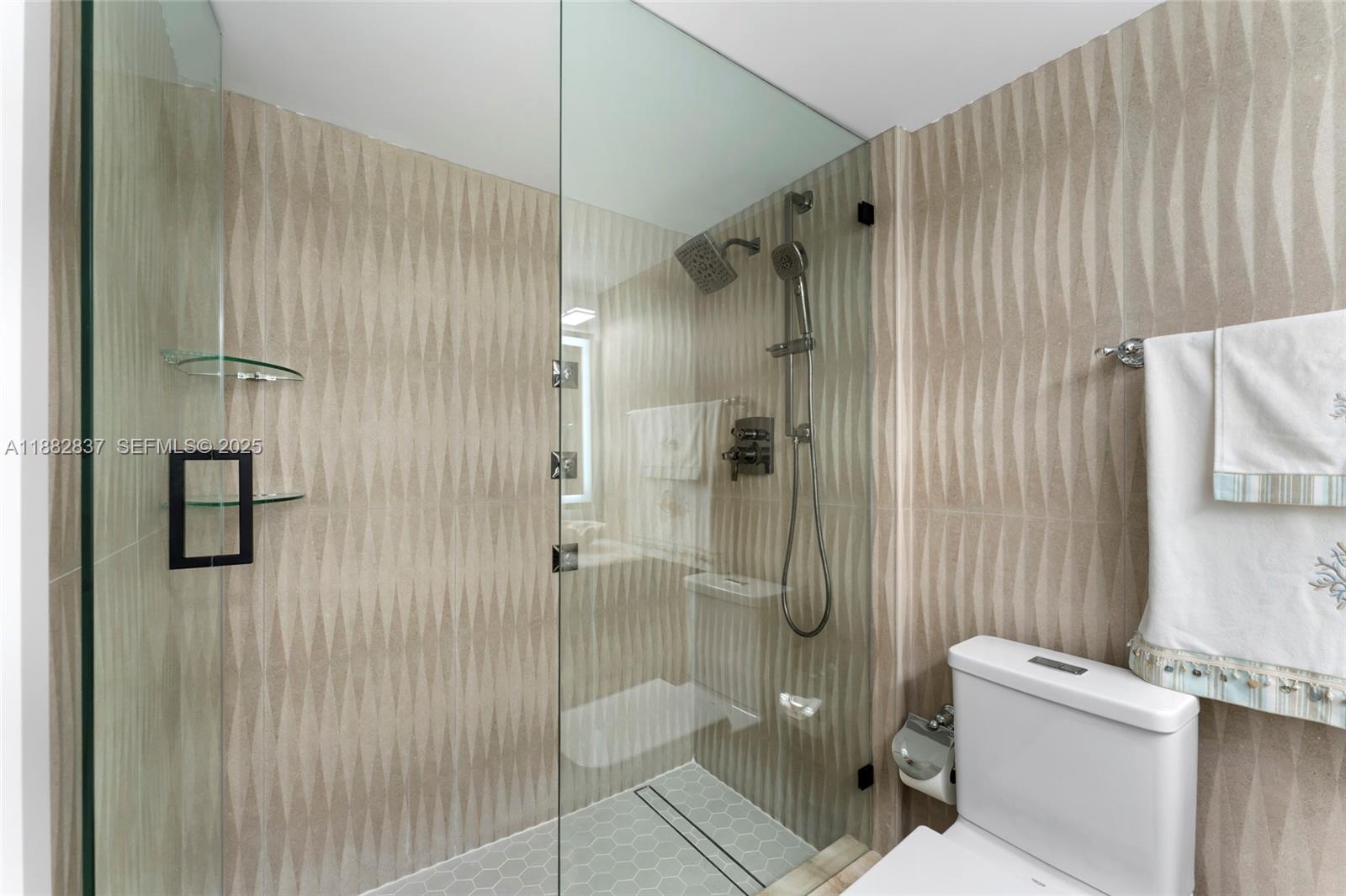 5900 Collins Avenue 604 Property Photo 30