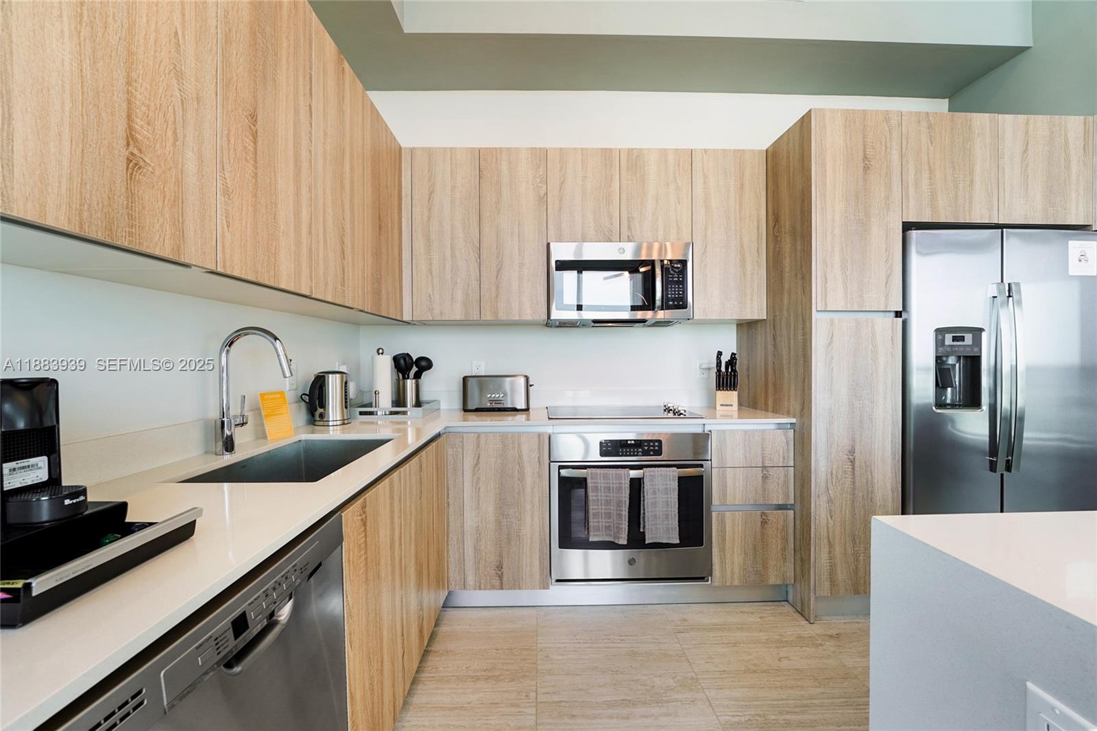 A11883939 Property Photo 6