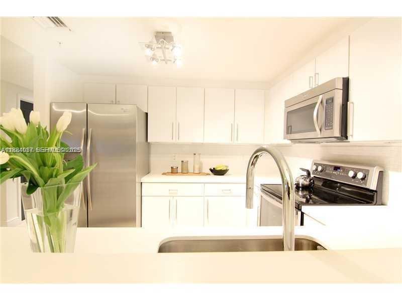 1250 S Miami Avenue 901 Property Photo 6