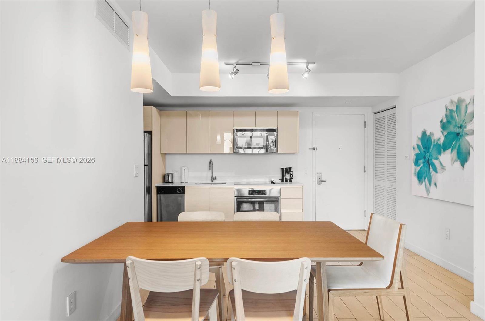 A11884156 Property Photo 16