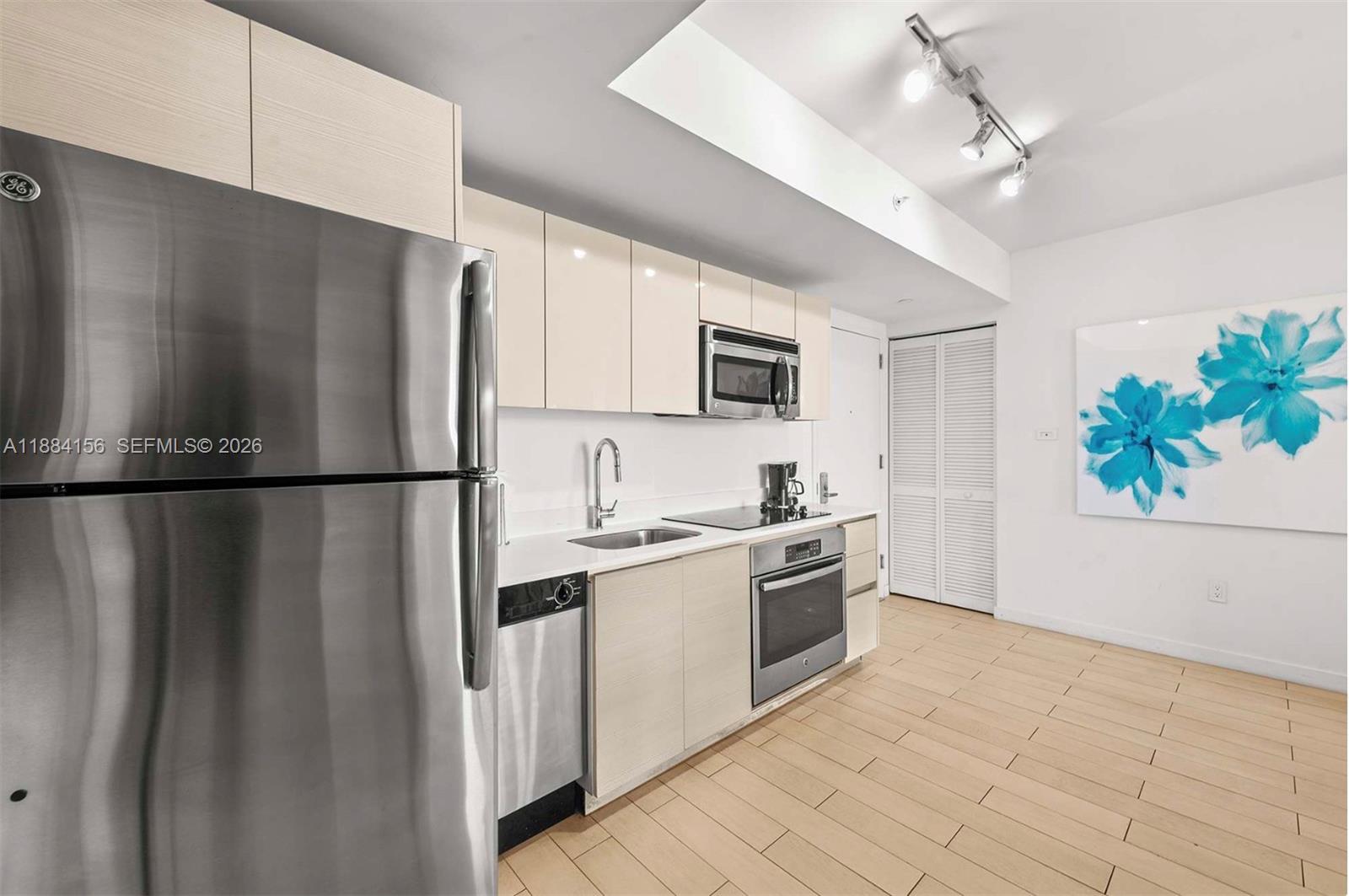A11884156 Property Photo 18