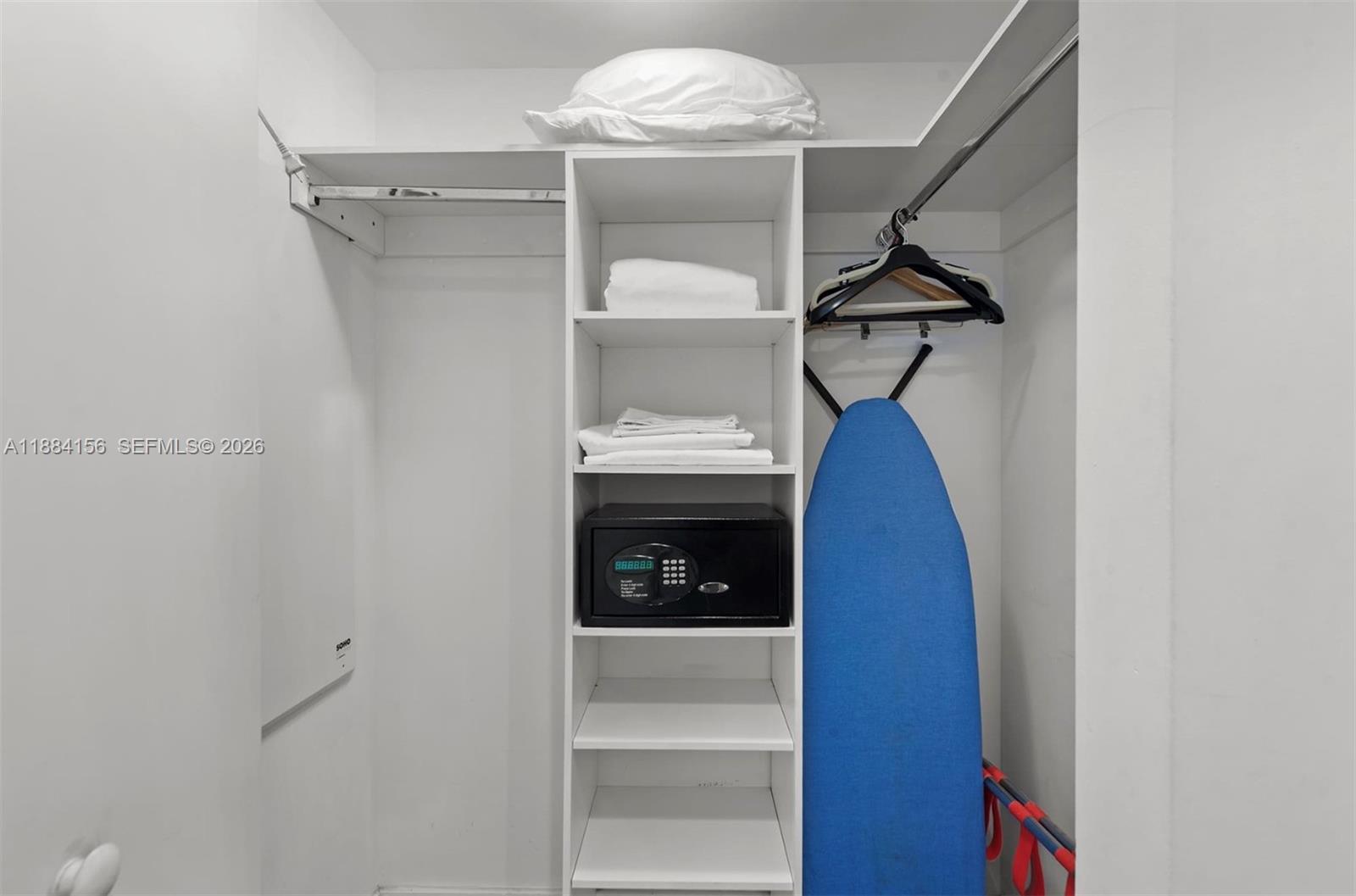 A11884156 Property Photo 24